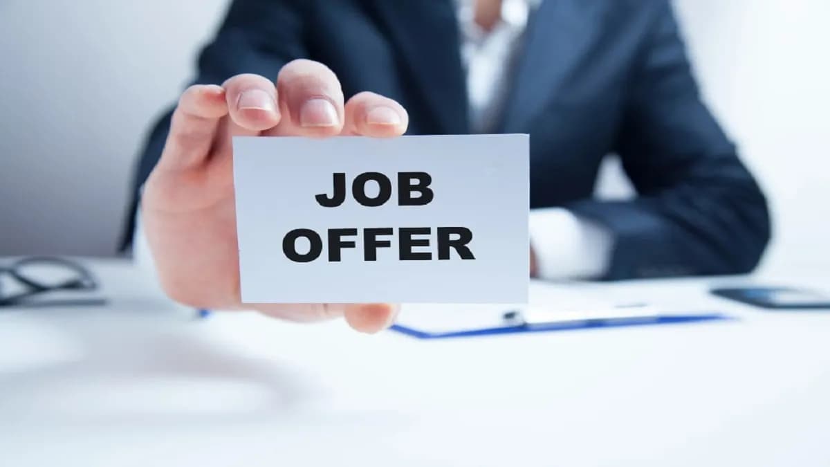 Government Jobs: 10वीं 12वीं पास हैं तो यहां मिल रही है अच्छी सैलरी वाली नौकरी, कहीं हाथ ने न निकल जाए मौका