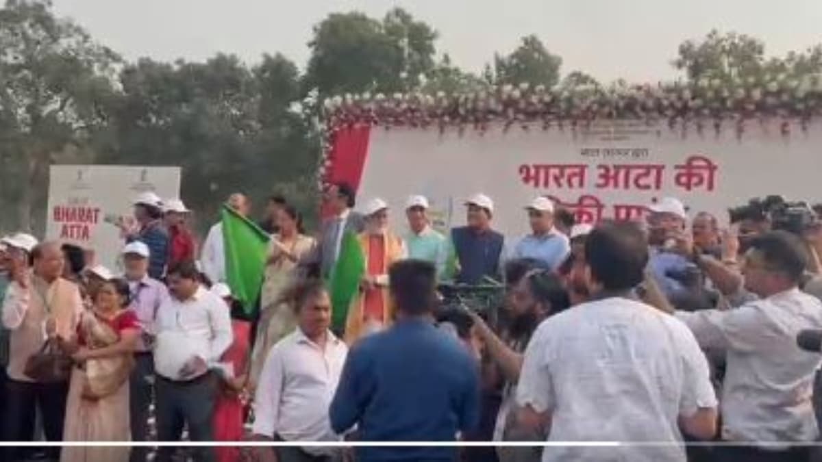 Bharat Atta: त्योहारों के सीजन में मोदी सरकार की बड़ी सौगात, क्या है 'भारत आटा' जो मिलेगा बेहद कम दाम पर?