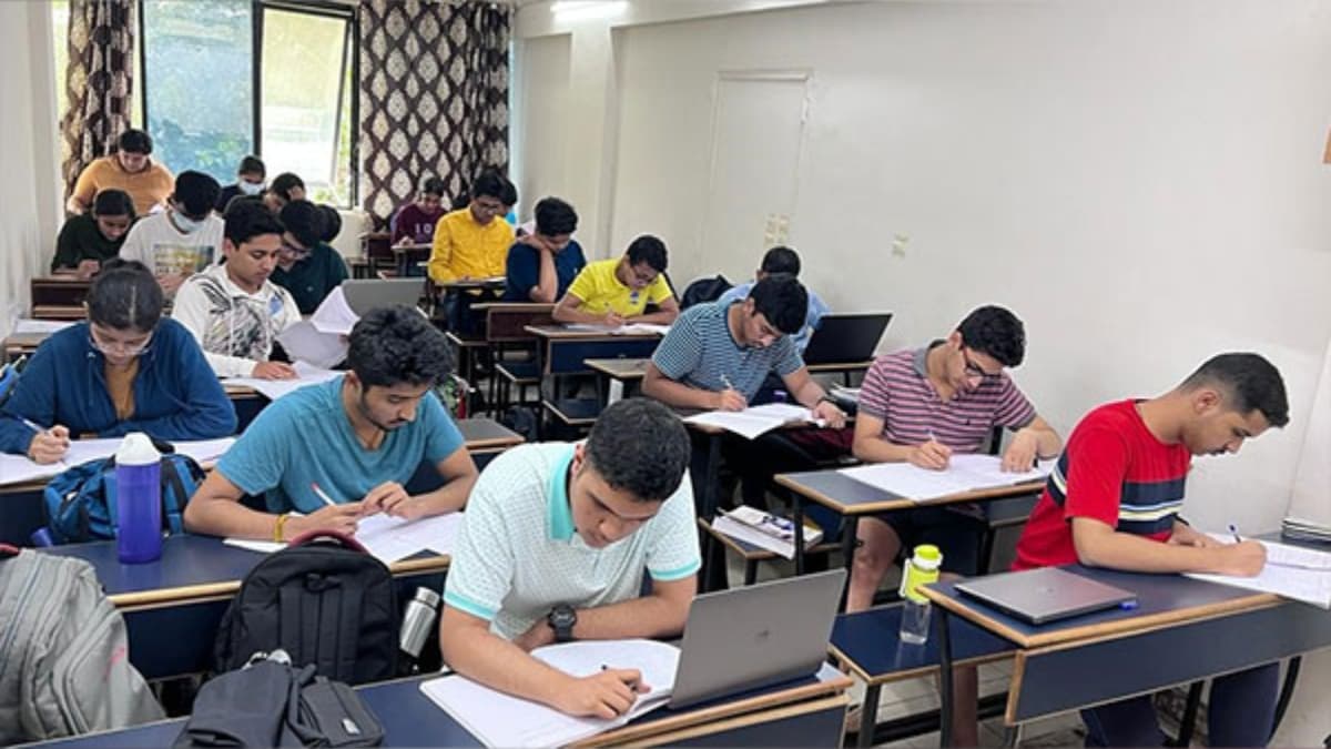 IIT Placements 2023: आईआईटी में कैंपस प्लेसमेंट को लेकर मचा बवाल, छात्रों ने लगाया बड़ा आरोप, जानिए-पूरा मामला