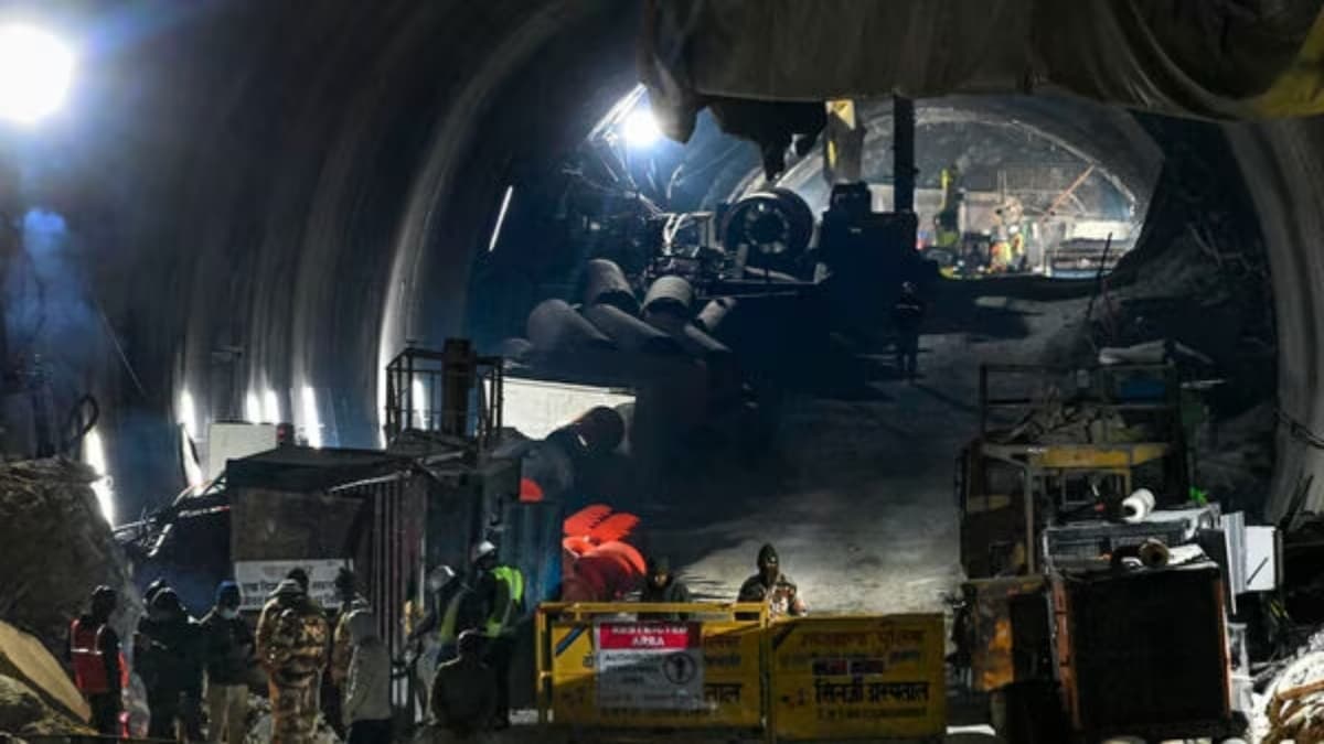 Uttarakhand Tunnel Crash: टनल में ड्रिलिंग फिर रुकी; अब 41 मजदूरों के लिए कौन बनेगा खेवनहार ?