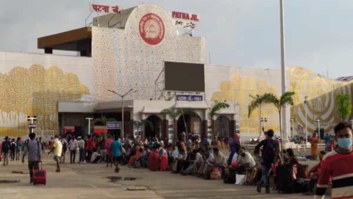 Bihar: गजब! आतंकियों को देखने के लिए पैसेंजर्स ने अपनी ट्रेन ही मिस कर दी