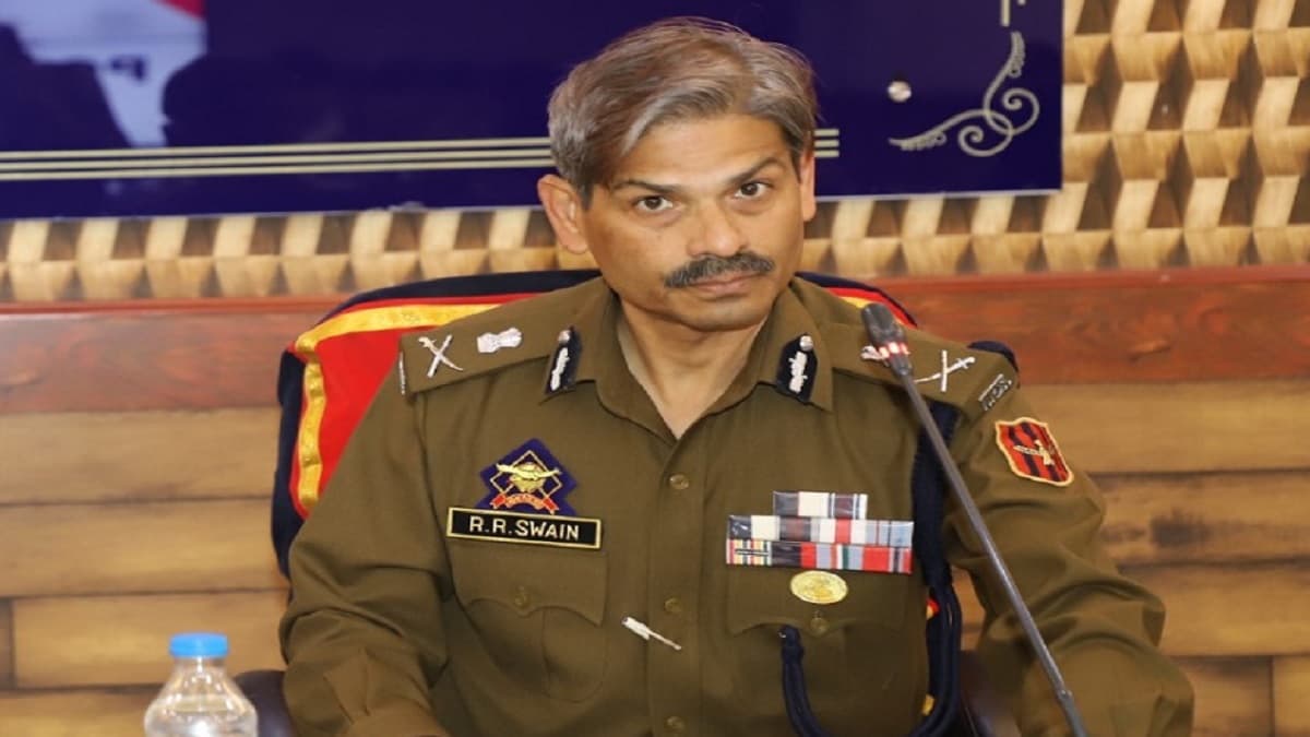 Jammu-Kashmir : DGP स्वैन ने पाकिस्तान को दी चेतावनी, बोले- आतंकियों को हराने के लिए हैं प्रतिबद्ध