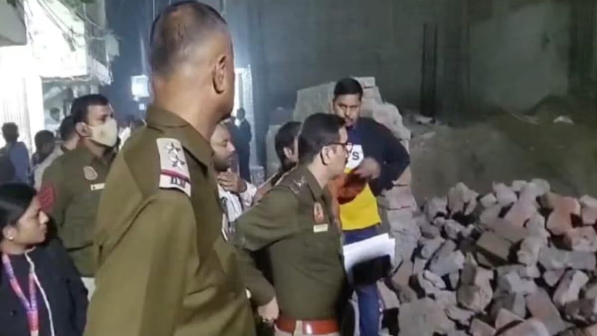 दिल्ली में सरकारी पाबंदी के बावजूद चल रहा था कंस्ट्रक्शन; दीवार गिरने से दो बच्चों की मौत
