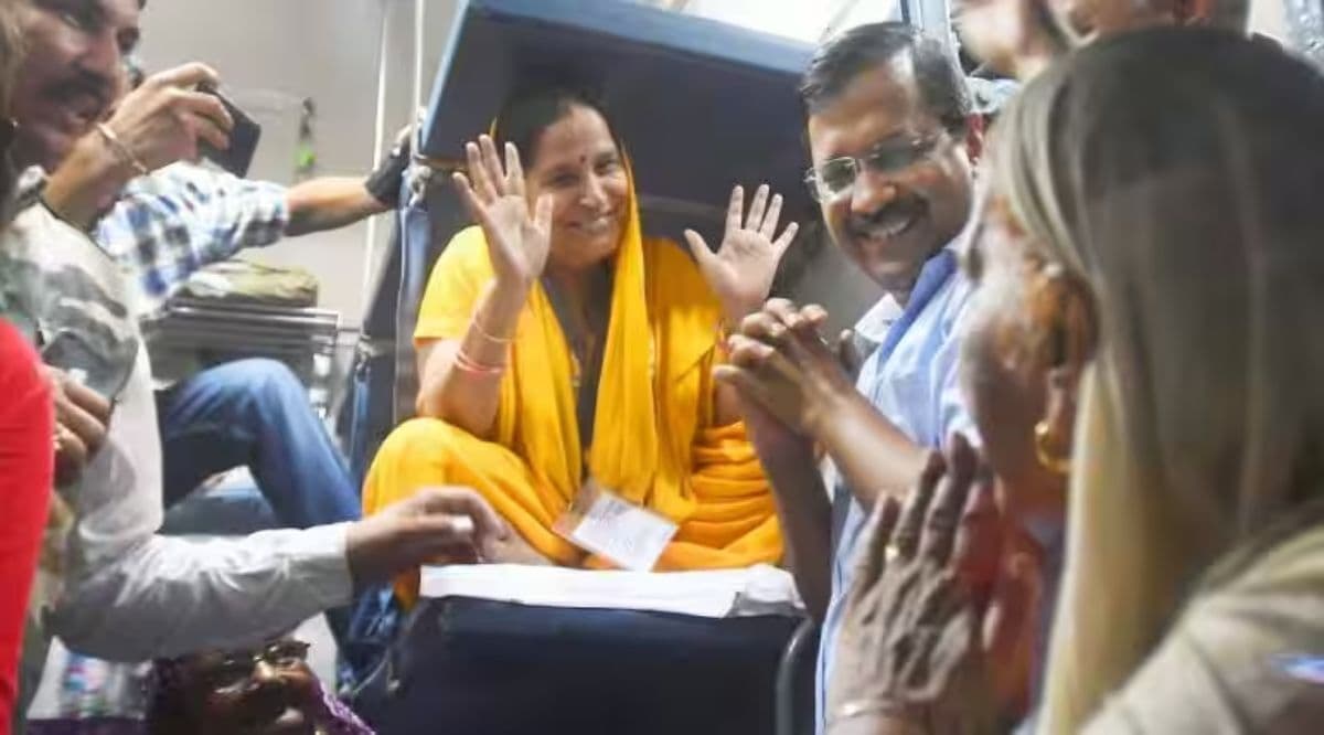 मुख्यमंत्री तीर्थयात्रा योजना: 83वीं ट्रेन द्वारकाधीश रवाना, केजरीवाल बोले-जनता के आशीर्वाद से बड़ी-बड़ी पार्टियों को हराते हैं हम