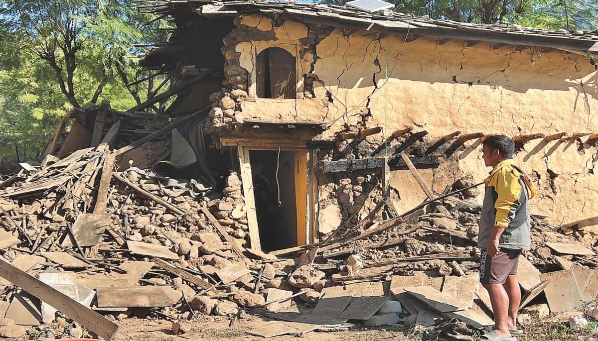 Earthquake in Nepal: 24 घंटे बाद मलबे से जिंदा निकली महिला, अब तक 4 हजार से अधिक घर तबाह