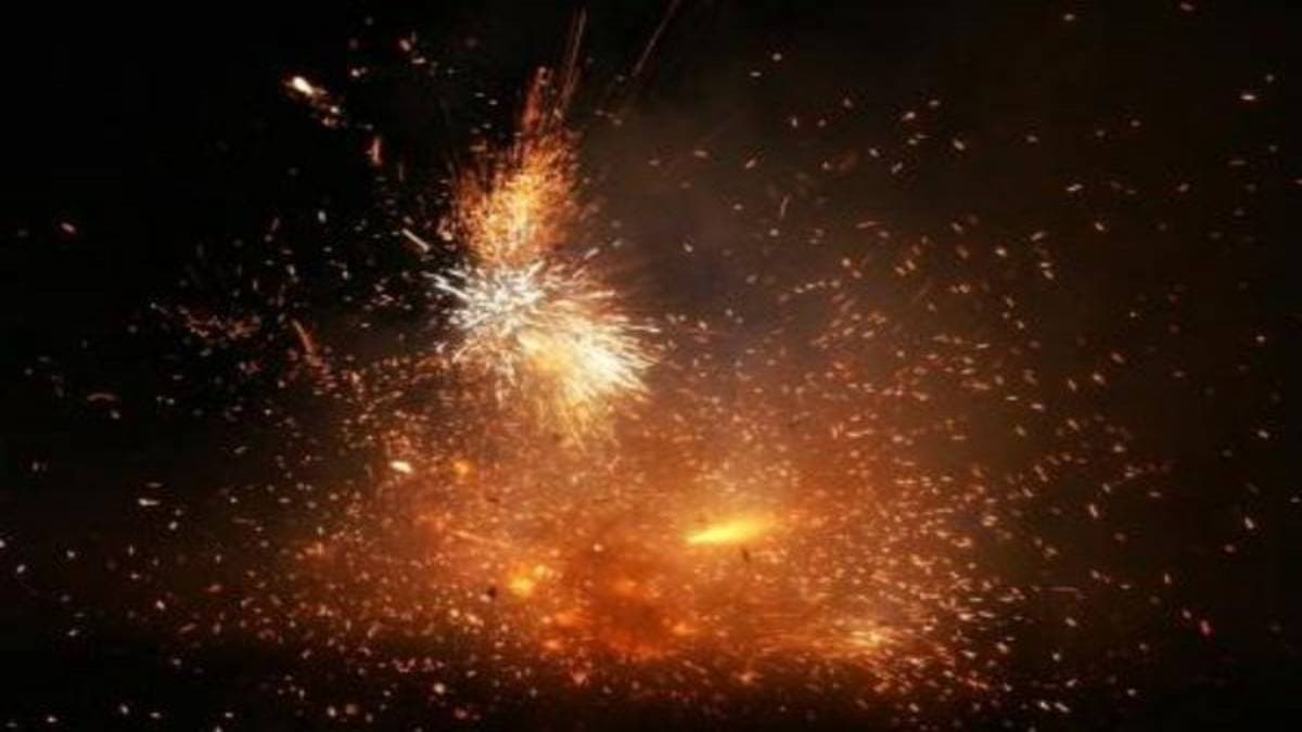 मुंबई में दिवाली पर पटाखे फोड़ना पड़ा भारी, अब तक 784 लोगों पर FIR दर्ज