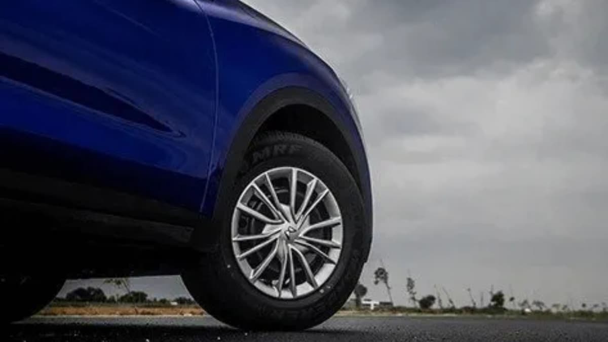 Mahindra XUV700 Mahindra XUV700 7 seater SUV know price features