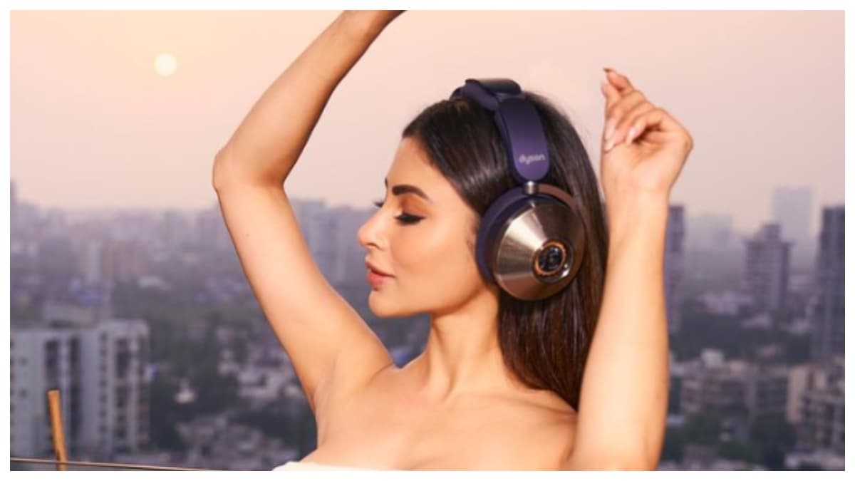 Video: व्हाइट ब्रालेट टॉप में नागिन-सी बलखाई Mouni Roy, एक्ट्रेस ने समुद्र किनारे लगाया हॉटनेस का तड़का