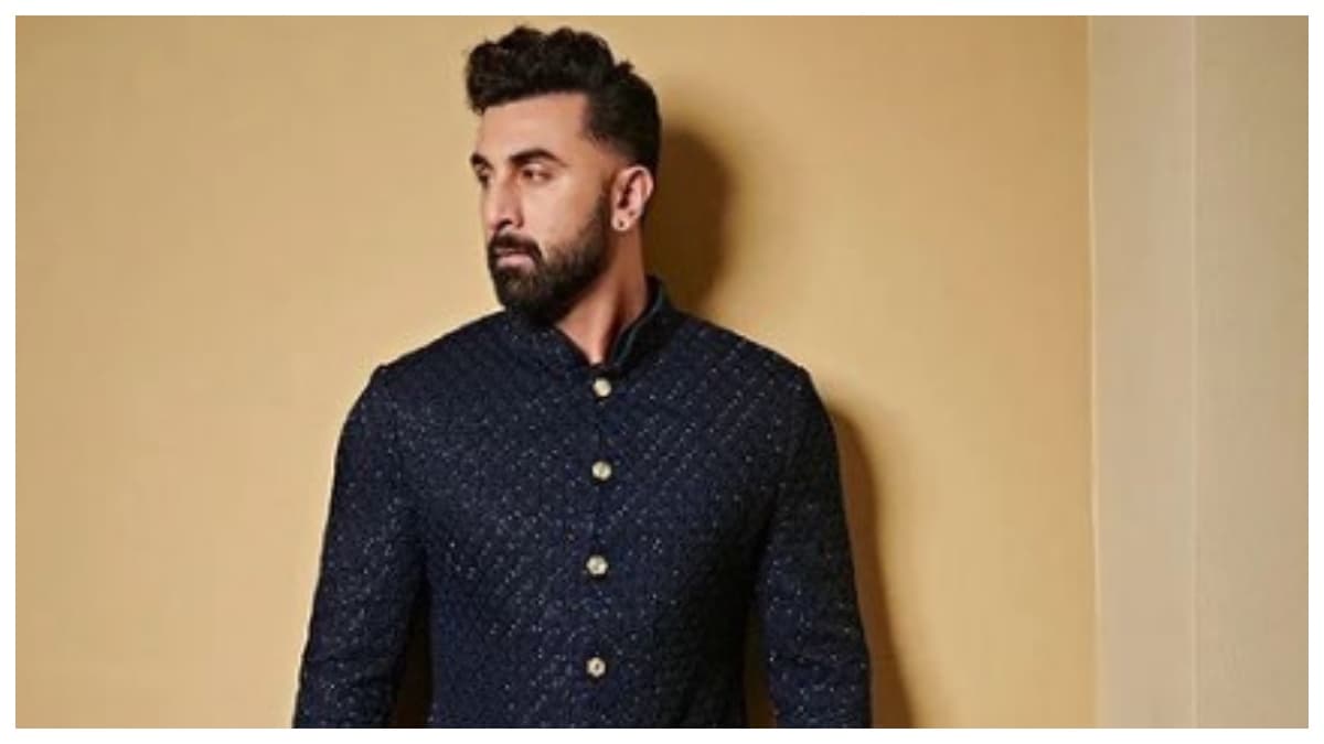 इस शख्स से बेइंतहा प्यार करते हैं Ranbir Kapoor, गले पर बनाया टैटू तो वायरल हुआ वीडियो