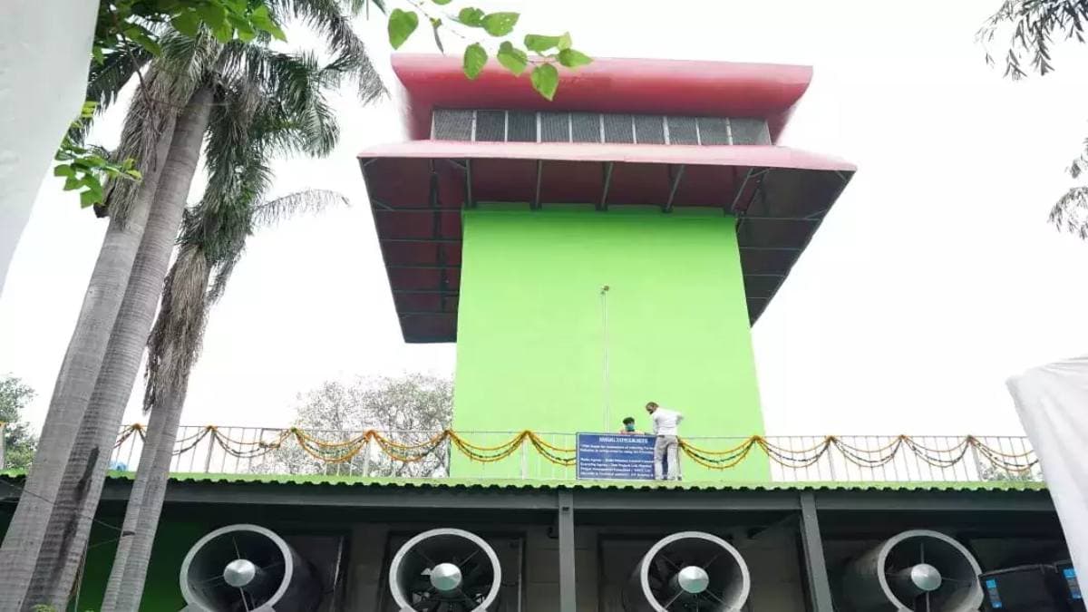 सुप्रीम कोर्ट की फटकार के बाद दिल्ली सरकार एक्शन में, स्मॉग टॉवर ठीक करने पहुंची टीमें