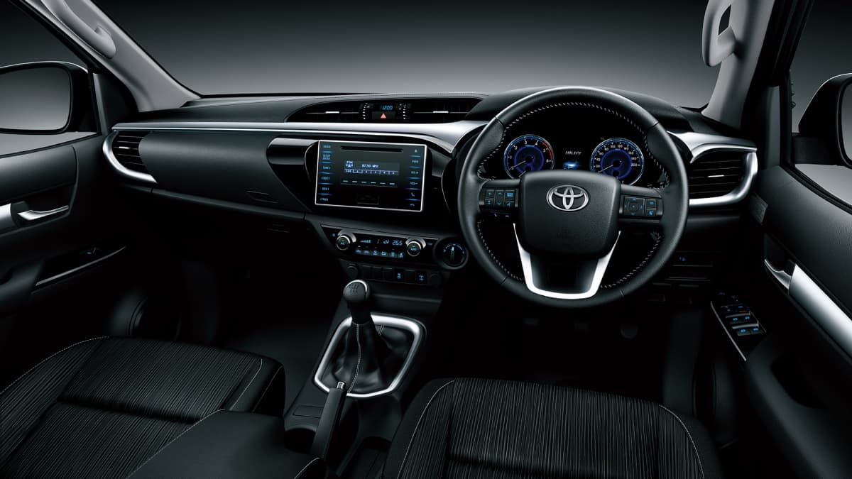 मस्कुलर लुक, दमदार सेफ्टी फीचर्स, 30.41 लाख में Toyota की 4x4 SUV