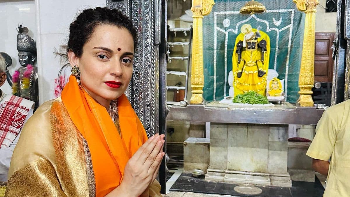 अब राजनीति में दो-दो हाथ करेंगी Kangana Ranaut, द्वारकाधीश मंदिर दर्शन करने पहुंचीं एक्ट्रेस ने दिया बड़ा हिंट
