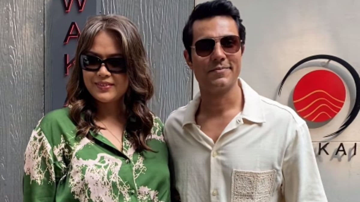 शादी से पहले गर्लफ्रेंड संग हाथों में हाथ डाले दिखे Randeep Hooda, कैमरे में कैद हुईं रोमांटिक तस्वीरें