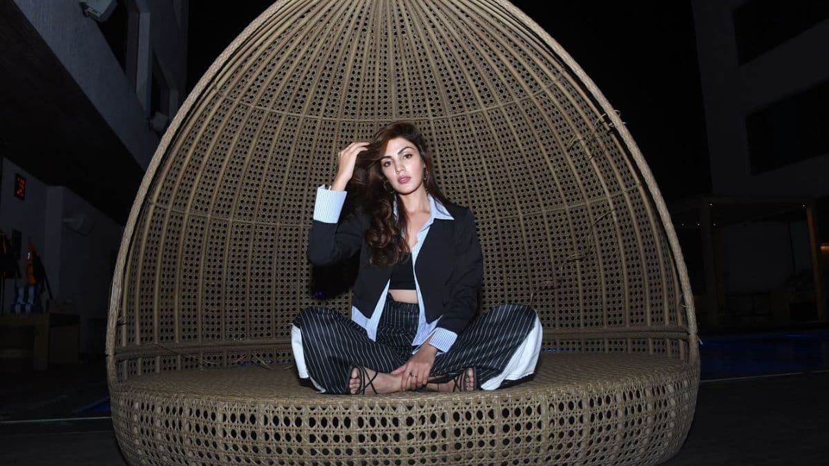 नहीं कम हो रहीं Rhea Chakraborty की मुश्किलें, ड्रग्स केस के बाद कास्ट करने से डायरेक्टर्स को भी लगता है डर