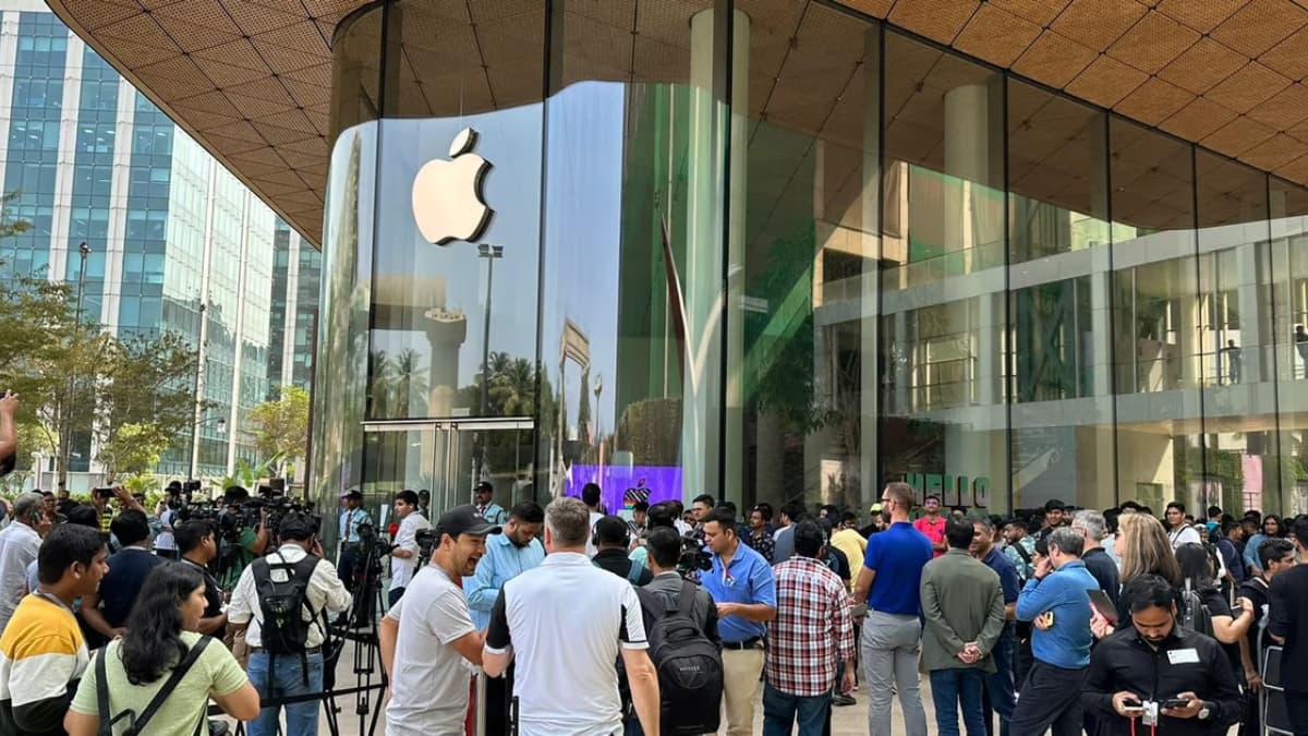 दुनिया की सबसे बड़ी टेक कंपनी Apple की कमाई में 22 साल बाद गिरावट, 5 हजार करोड़ रुपए का नुकसान