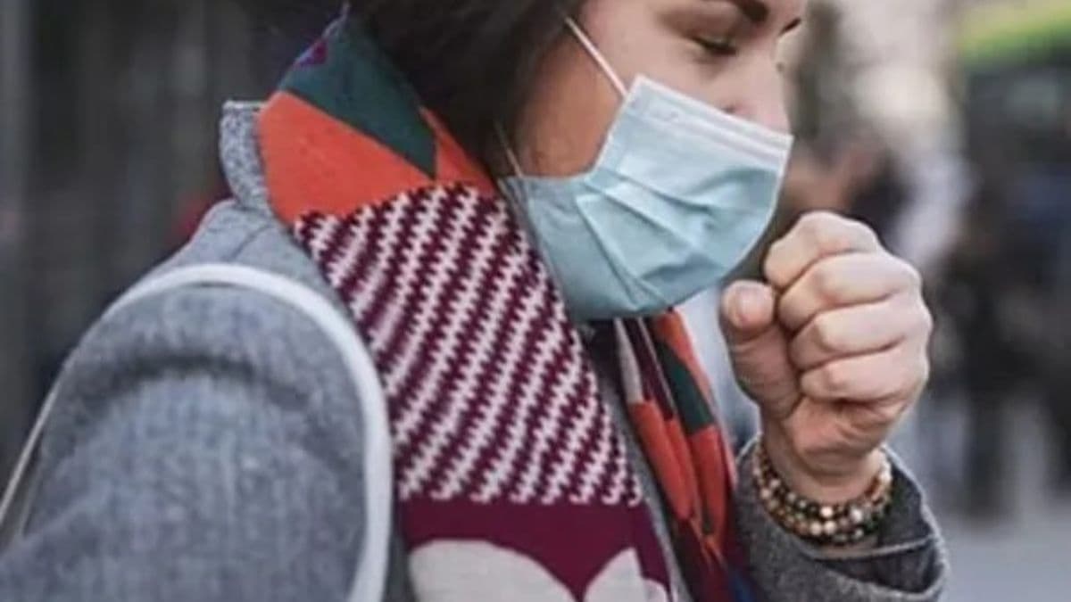 Air Pollution से होने वाली खांसी को न समझें आम, डॉक्टर ने बताया रोकथाम से लेकर इलाज