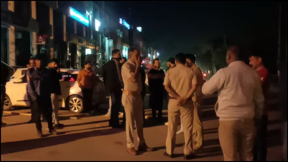 'नाइट क्लब में खाना खाया, 23 हजार की शराब पी... ', बिल चुकाने की बात पर वेटर के तोड़े हाथ-पैर, 100 मीटर तक कार से घसीटा