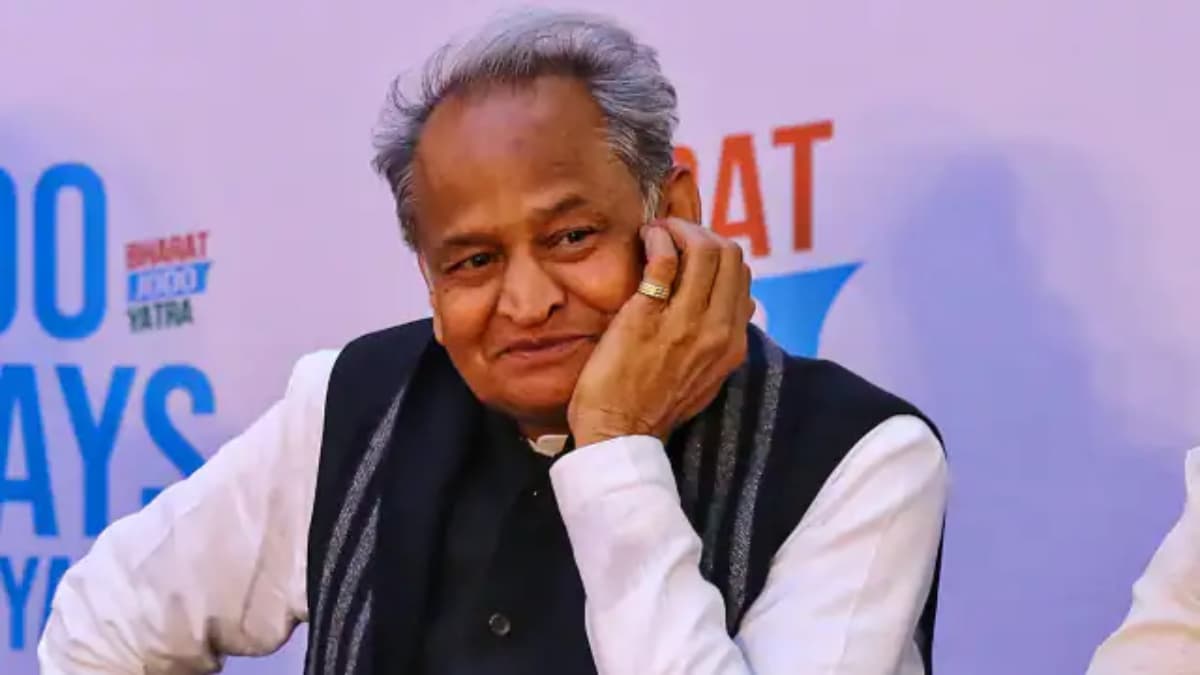 Ashok Gehlot Nomination: गहलोत ने पेश किया चुनावी हलफनामा, जानें पांच साल में कितनी बढ़ी मुख्यमंत्री की संपत्ति