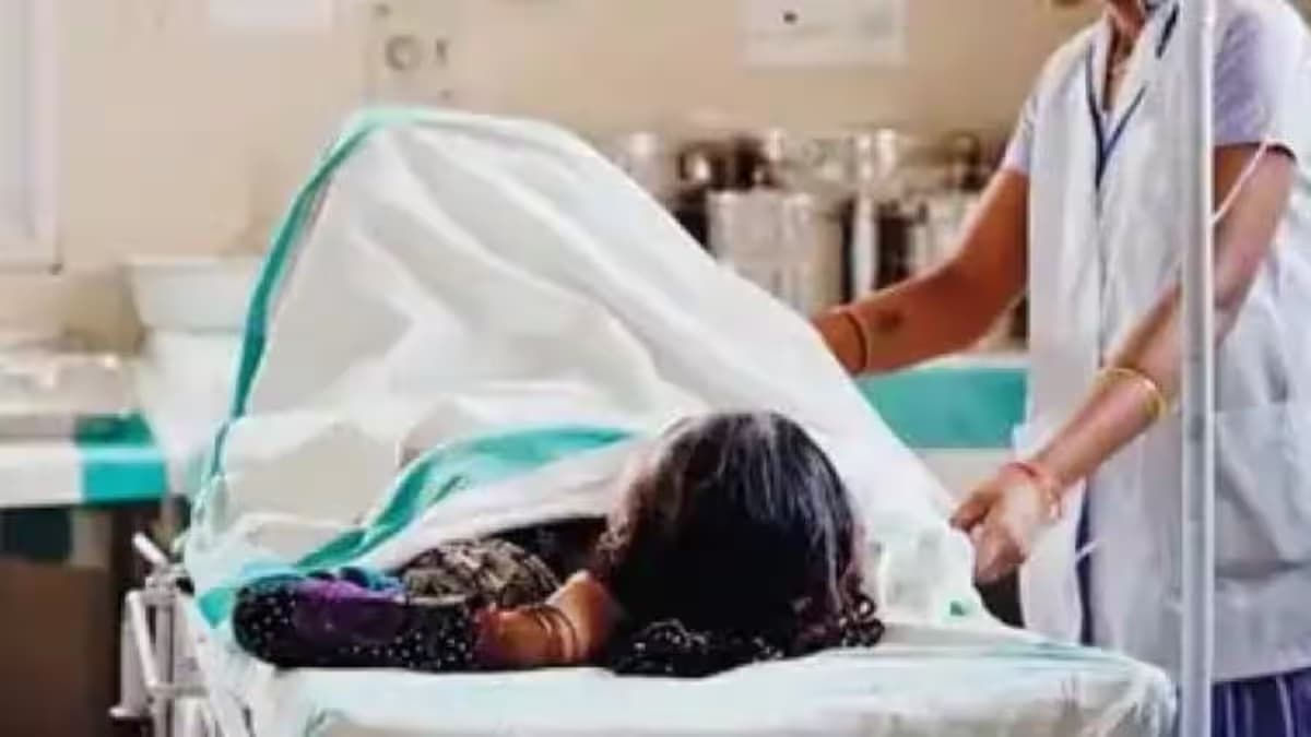 कैंसर से ज्यादा इलाज दर्दनाक: छाती पर लगवाया सीमेंट का लेप, शरीर में पस भरने से मौत