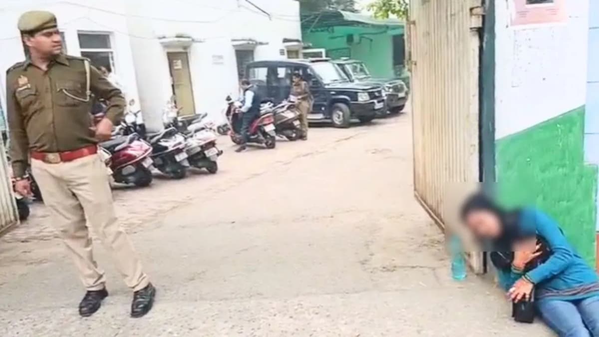 साहब! मेरे पति को बुला दीजिए...कहा और SSP ऑफिस के सामने महिला ने निगल लिया जहर, मचा हड़कंप