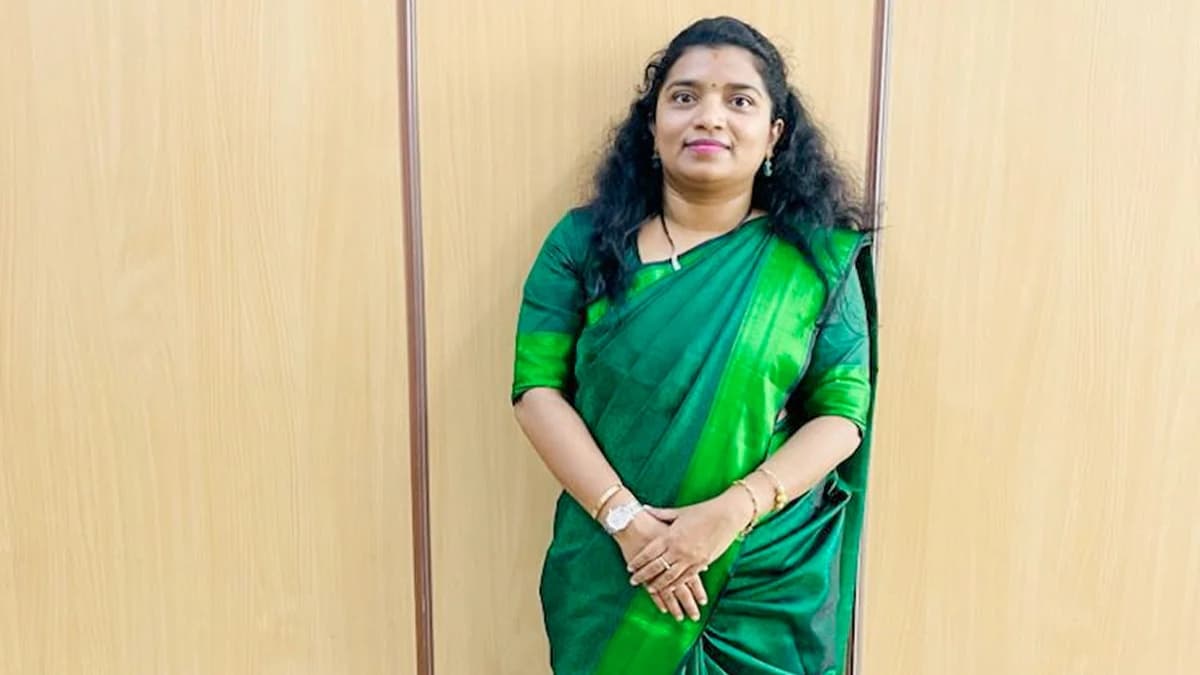 Bangalore: महिला अधिकारी की घर में घुसकर चाकू से गोद कर हत्या, CM ने कहा- जांच कराएंगे