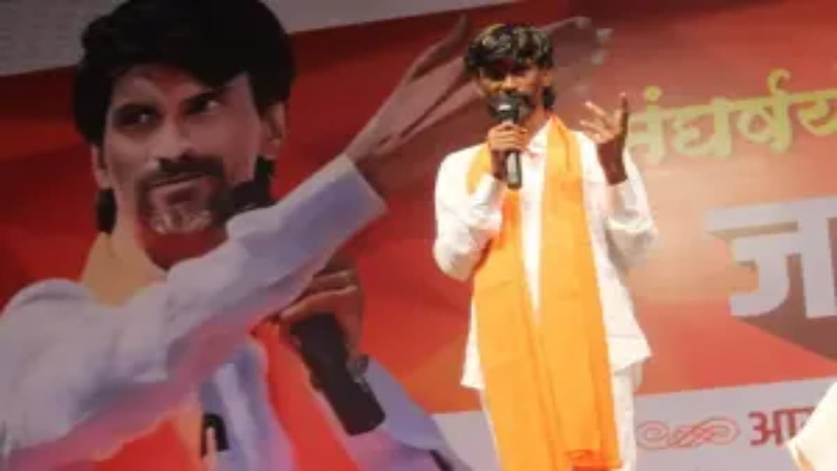 CM शिंदे के गढ़ में मनोज जरांगे की जनसभा, मराठा नेता पर JCB से बरसाए फूल, दूसरी तरफ OBC नेताओं में पड़ी फूट!