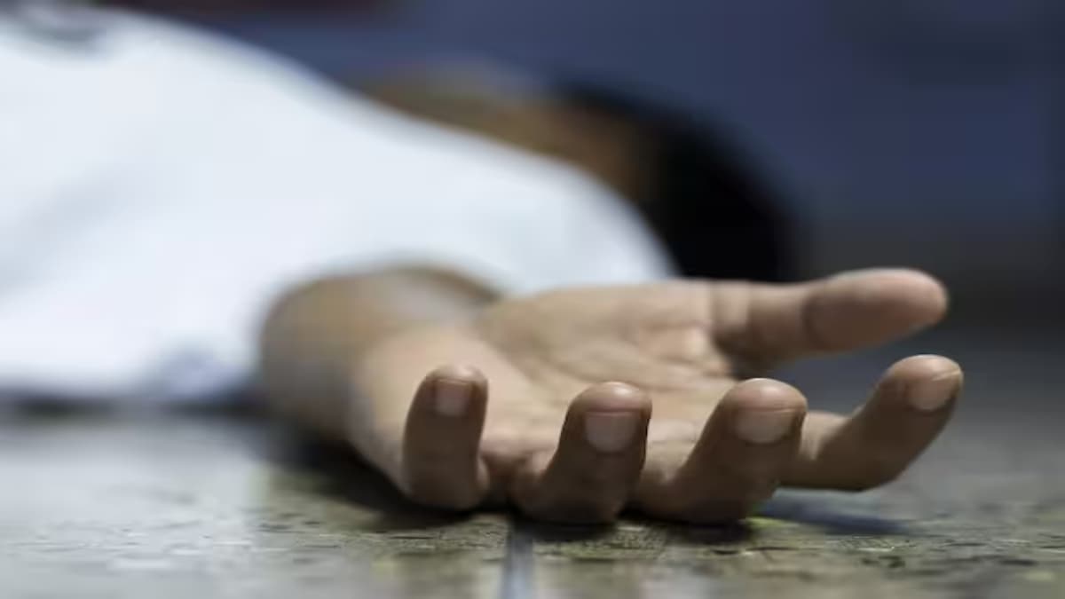 मामूली-सा विवाद हुआ और हैवान बन गए बाप-बेटे, युवक को डंडों से पीट-पीट कर मार डाला