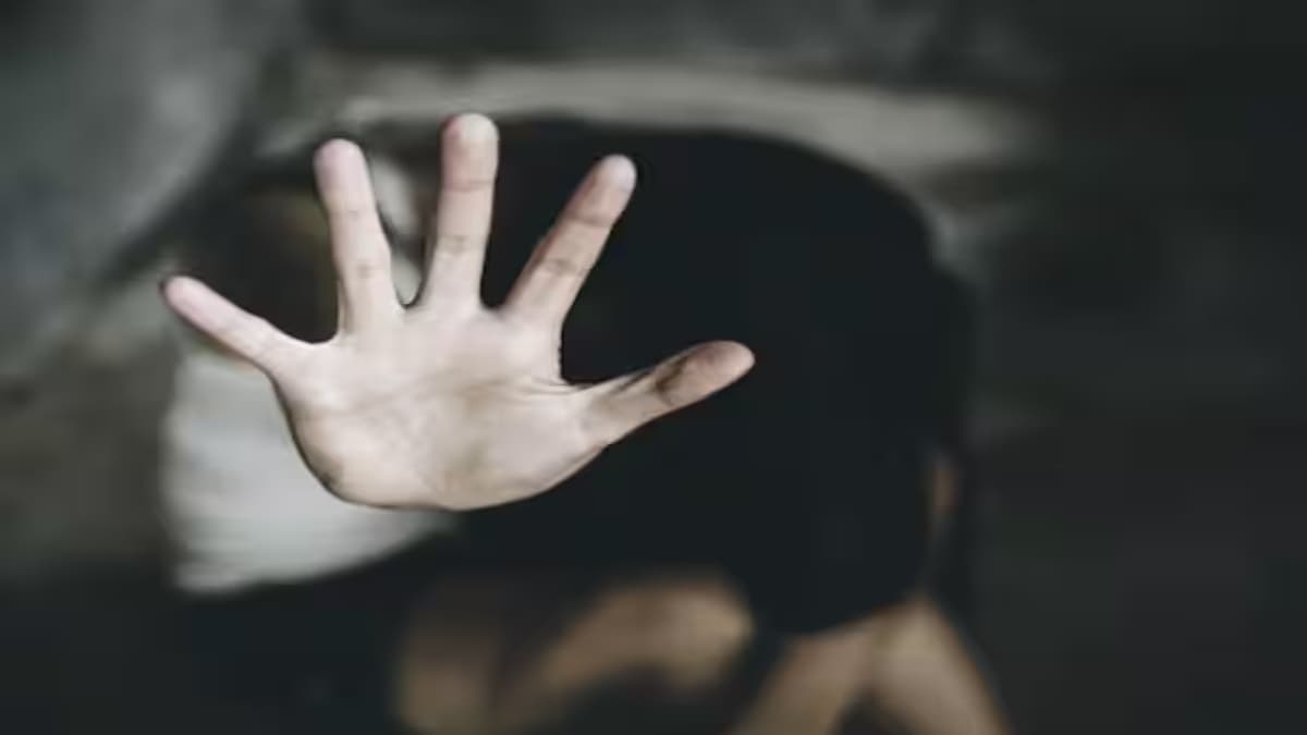 सरकारी स्कूल के प्रिसिंपल पर छेड़छाड़ का आरोप लगाने वालीं 80 और छात्राएं आईं सामने, 60 पहले खोल चुकी हैं पोल