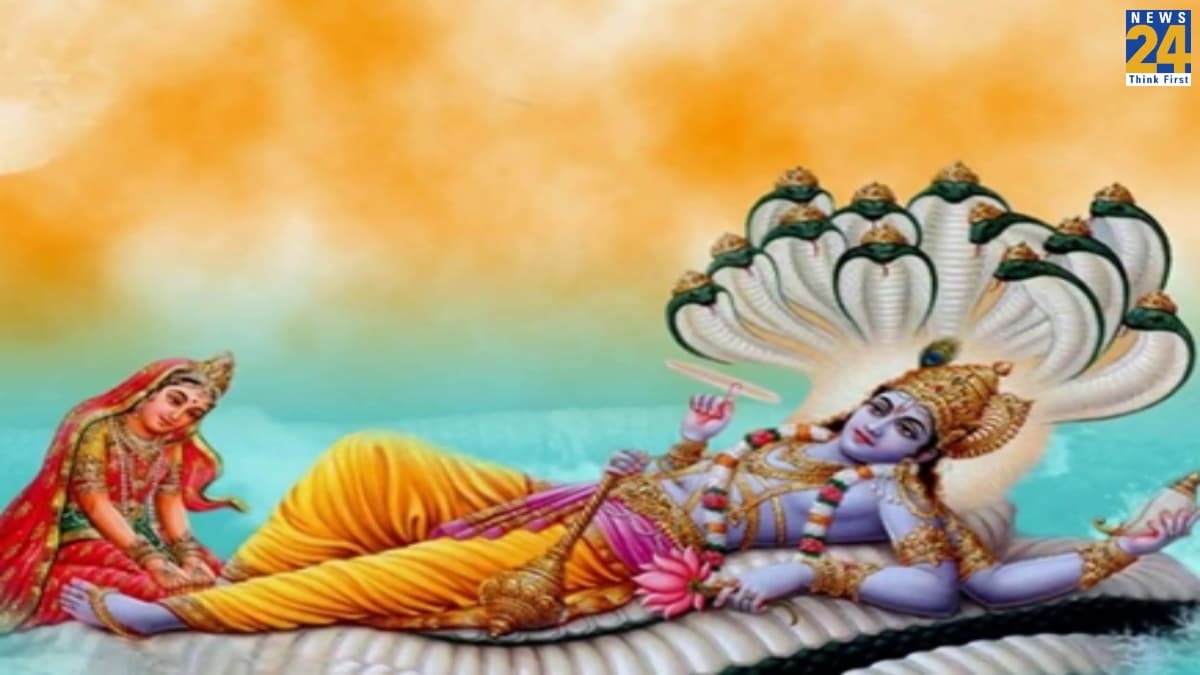 मां लक्ष्मी क्यों दबाती हैं भगवान विष्णु के पैर, जानें कारण व महत्व