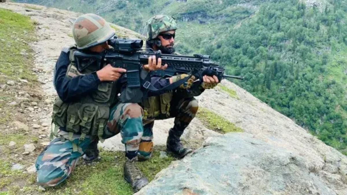 दुश्मन सावधान! 'ऑपेरशन त्रिशक्ति' के तहत बाहुबल दिखा रहे भारतीय सेना के 30 हजार जवान