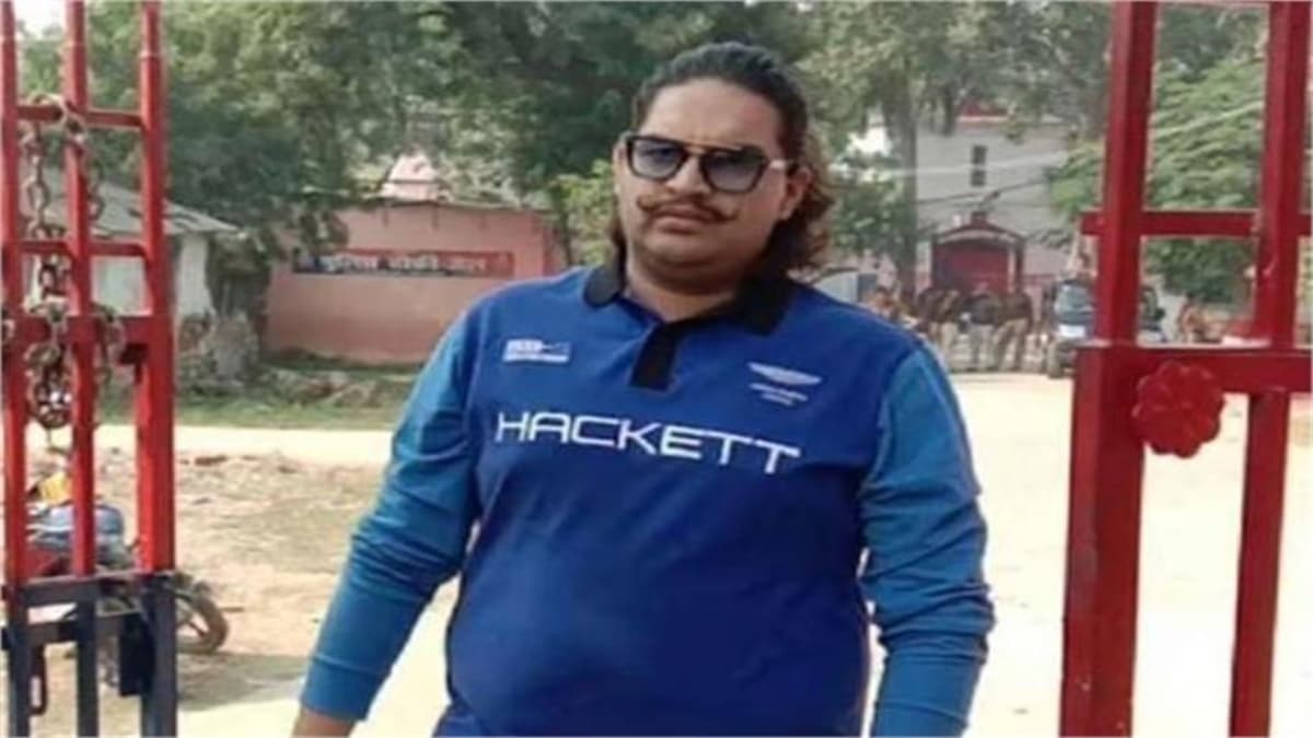 मुख्तार अंसारी के छोटे बेटे उमर ने कोर्ट में किया सरेंडर, तीन मामलों में चल रहा था फरार