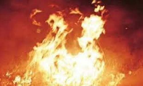 लखनऊ: केनरा बैंक की शाखा में लगी भीषण आग, कर्मचारियों ने खिड़कियों से कूदकर बचाई जान