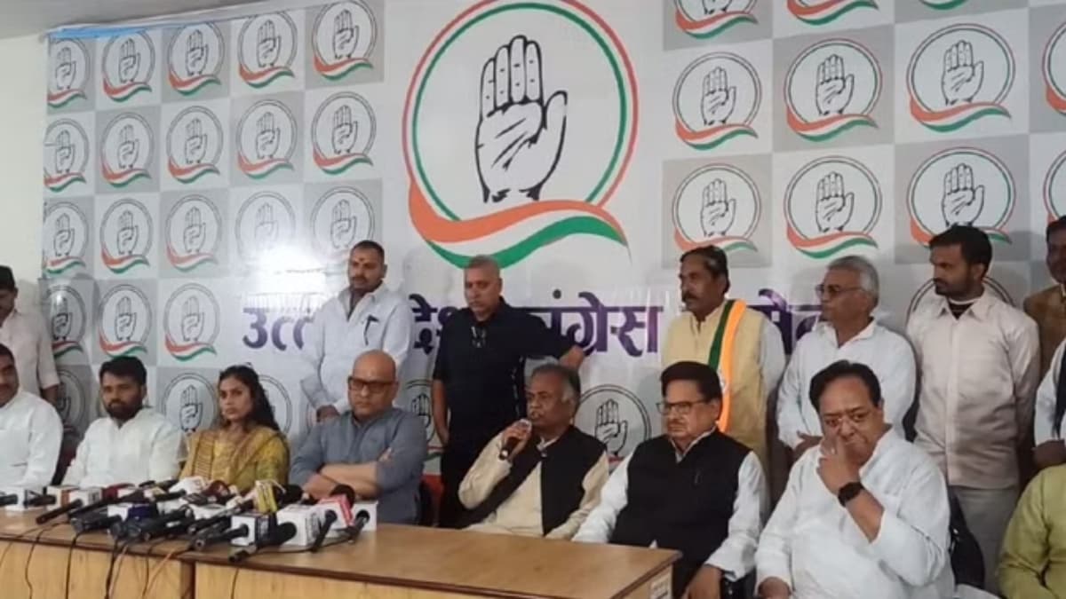 'समाजवाद के सिद्धांत से भटक गई मुलायम की पार्टी', सपा महासचिव रवि प्रकाश वर्मा ने थामा कांग्रेस का हाथ