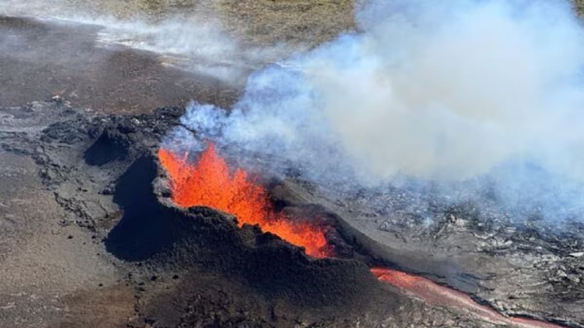एक घंटे में भूकंप के 150 झटके, Iceland में इमरजेंसी, वैज्ञानिकों के ज्वालामुखी विस्फोट का संकेत