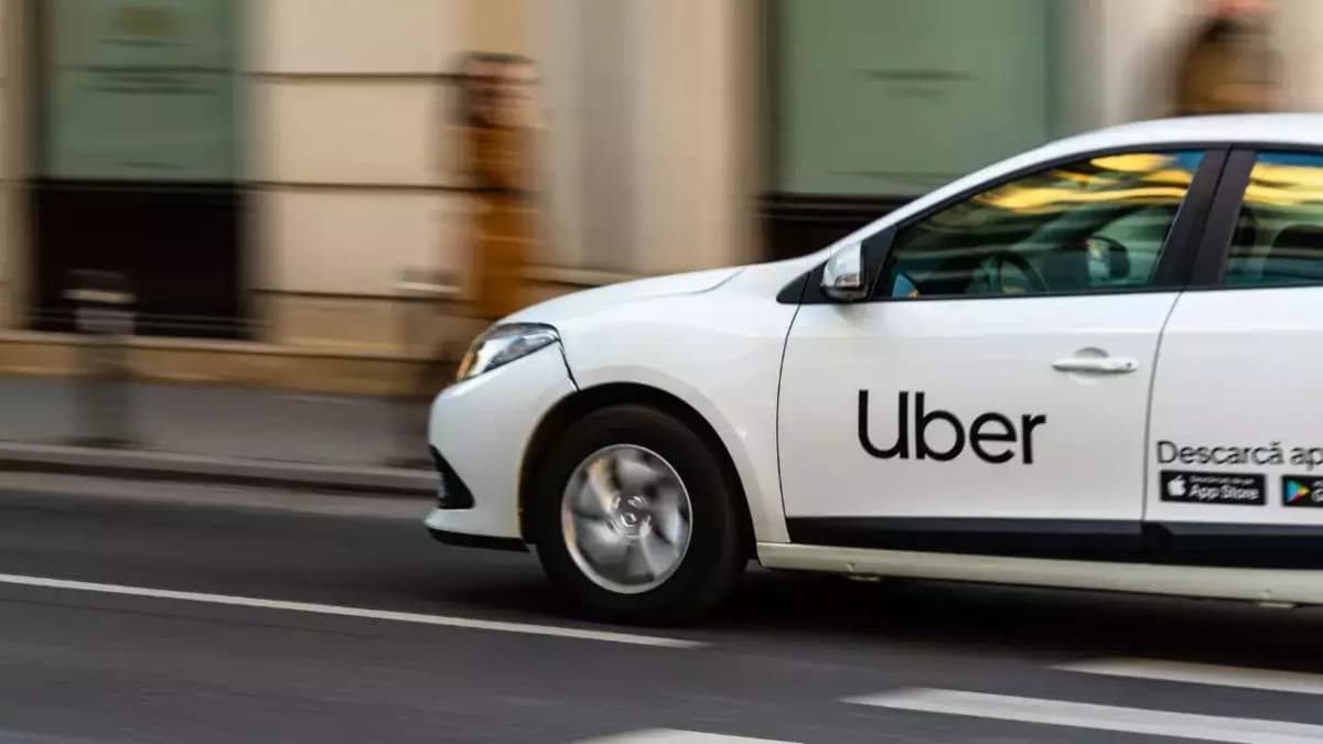 Uber से सफर करने वालों के लिए अलर्ट करने वाली खबर; देखें ड्राइवर की लापरवाही से किस तरह बची बाप-बेटी की जान