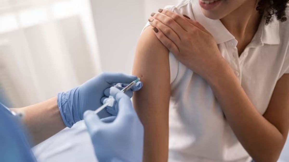 Flu का टीका कब लगवाएं और किन्हें लगवाना चाहिए? जानें वो सब जो जानना है जरूरी