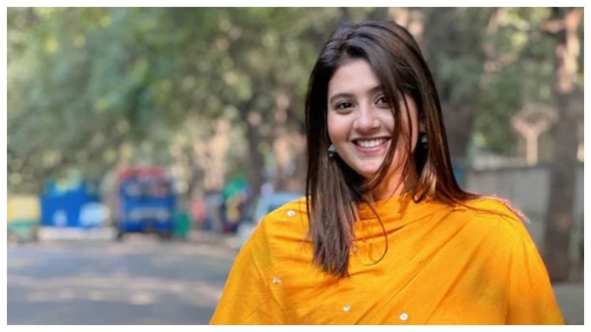 कच्चा बादाम गर्ल ने Sapna Chaudhary के गाने पर जमकर दिए पोज, Anjali Arora की अदाएं देख धड़का फैंस का दिल