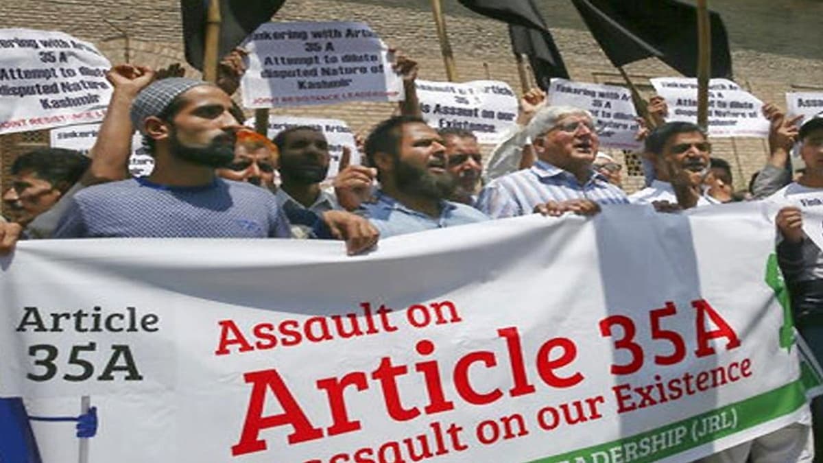 कैसे भारतीयों के साथ भेदभाव करता था आर्टिकल 35A ? आज सुप्रीम कोर्ट सुनाएगा फैसला