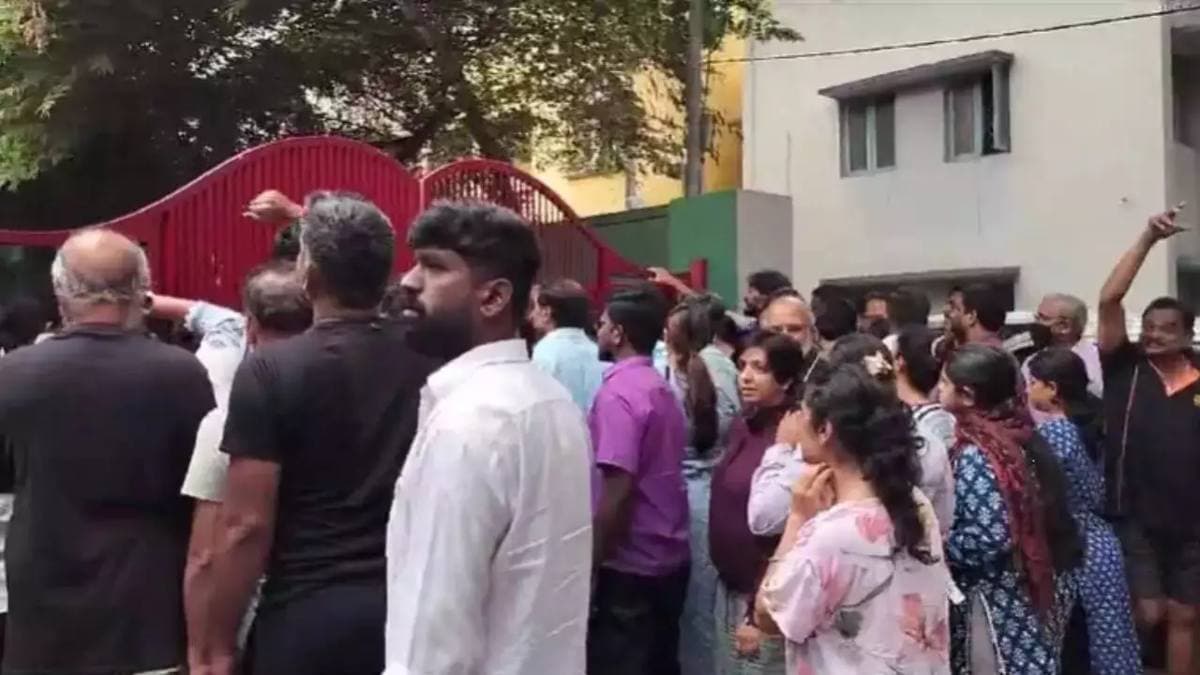 बेंगलुरु के कई स्कूलों को ईमेल से बम होने की मिली धमकी, अफरा-तफरी के बीच छात्रों को निकाला गया बाहर