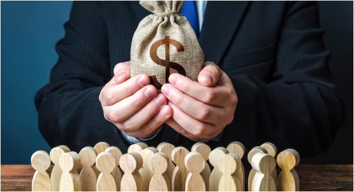 क्या होती है Crowd Funding, जनता से जुड़ने में कैसे मददगार होती यह प्रक्रिया? जानें सबकुछ