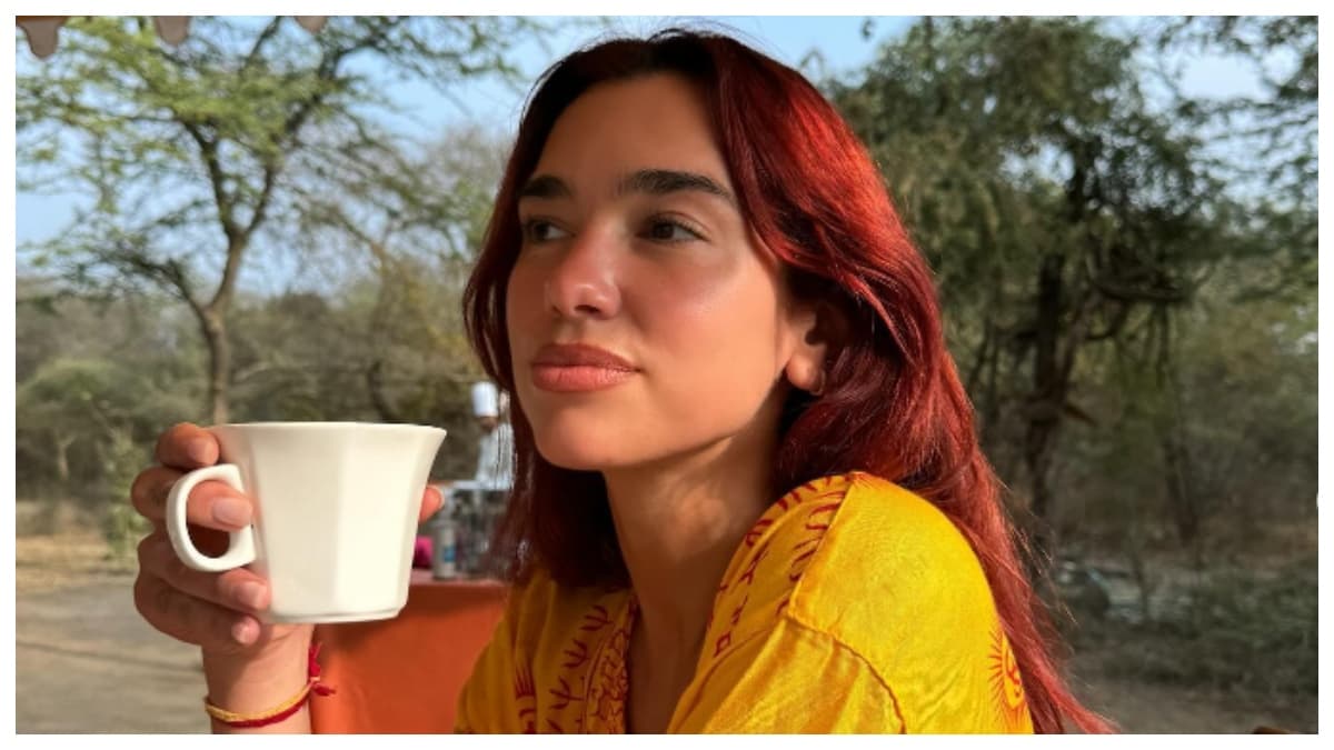 मशहूर सिंगर Dua Lipa पर चढ़ा भगवा रंग का खुमार, इंडिया में ऐसे कर रहीं New Year का वेलकम
