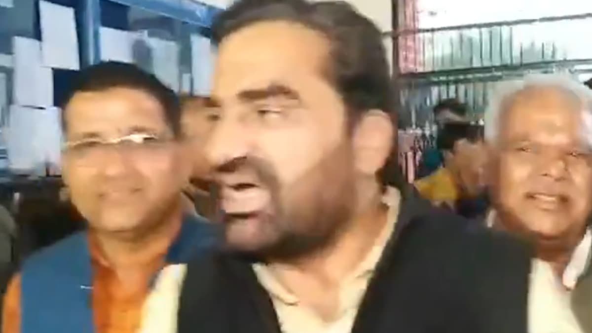 'अरे बोलो ना, मर गए क्या', नारे बंद होने पर भड़के हनुमान बेनीवाल, वीडियो वायरल