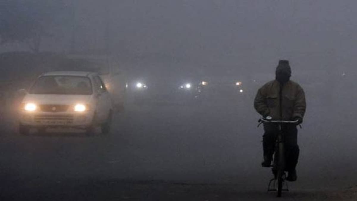दिल्ली में बारिश बढ़ाएगी सर्दी, IMD ने जारी किया ताजा अपडेट, जानें आपके राज्य का हाल