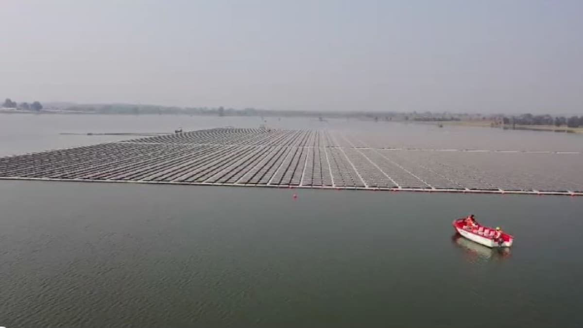 MP के खंडवा में बन रहा विश्व का सबसे बड़ा सोलर फ्लोटिंग प्लांट, पानी पर तैरते हुए सोलर पैनल से बनेगी बिजली