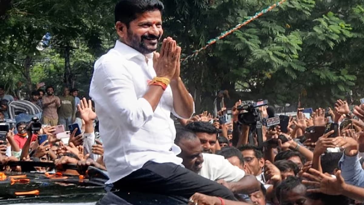 Telangana: रेवंत रेड्डी आज लेंगे सीएम पद की शपथ, सोनिया-राहुल पहुंचे हैदराबाद, ये दिग्गज भी बनेंगे गवाह