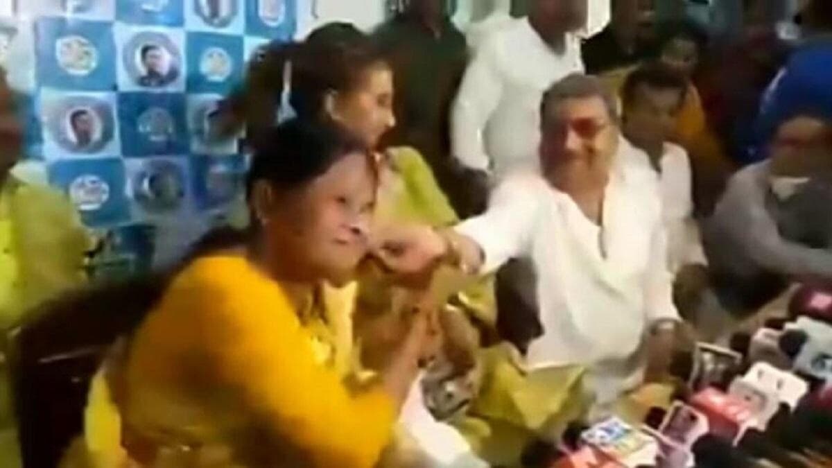 पहले भी विवादों में रह चुके TMC सांसद कल्याण बनर्जी; महिला MLA के गाल खींचने का Video हुआ था Viral