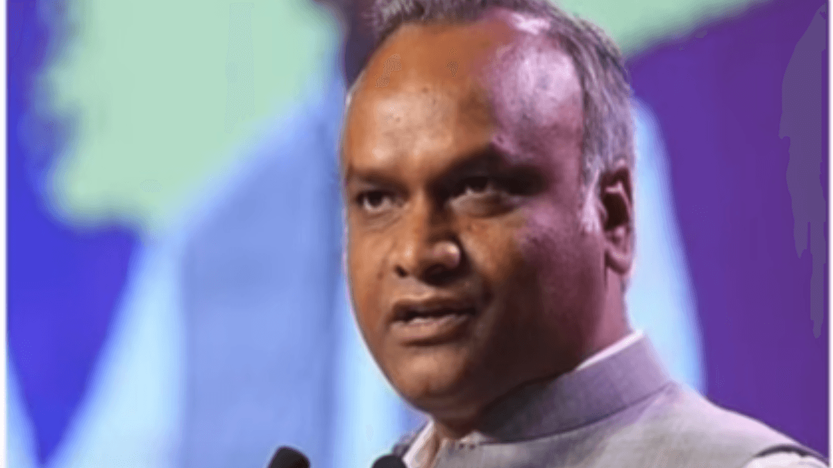 'सावरकर को वीर की उपाधि किसने दी...', कांग्रेस नेता प्रियांक खड़गे के बयान पर विवाद, BJP ने बताया 'अशिक्षित'