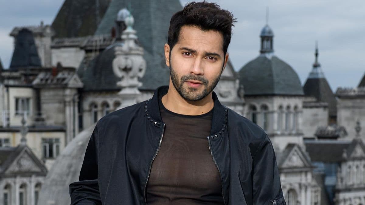 VD18 के सेट पर चौथी बार घायल हुए Varun Dhawan, पट्टी बांध शेयर की तस्वीर
