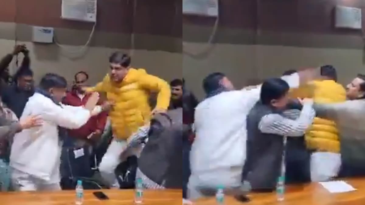 Viral Video: बोर्ड बैठक के दौरान पार्षदों के बीच जमकर चले लात-घूंसे, अखिलेश बोले- अपनी सुरक्षा खुद करें