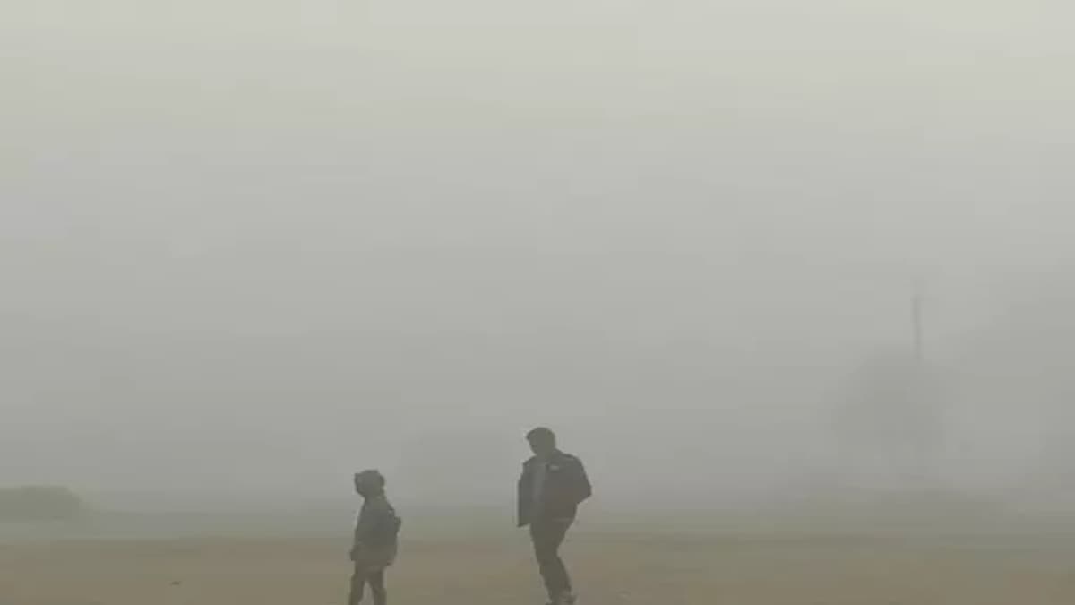 Weather Update Today: क्रिसमस पर जीरो विजिबिलिटी से 40 उड़ानें प्रभावित, बारिश से होगा नये साल का स्वागत